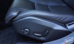Features front seat                               