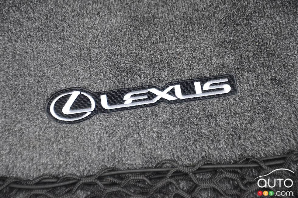 Nous conduisons la Lexus ES 250 AWD 2021