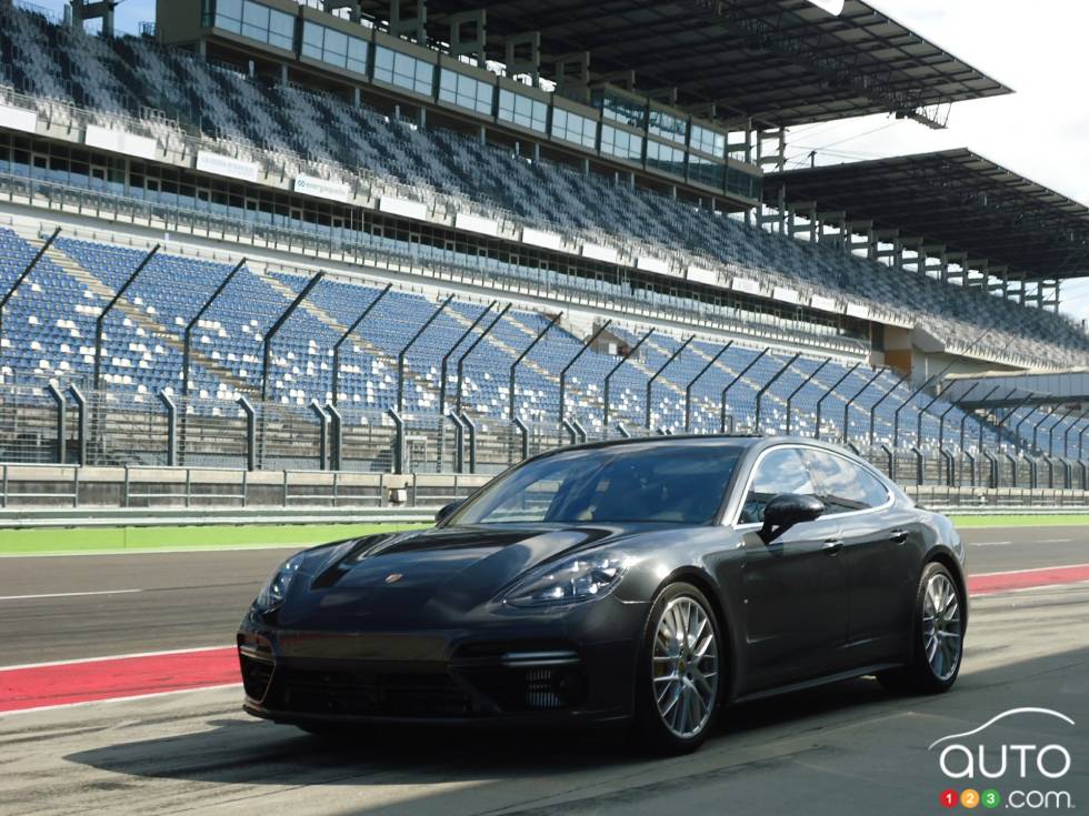 2017 Porsche Panamera Turbo front 3/4 view