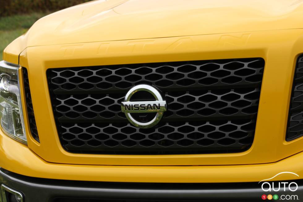 2017 Nissan Titan front grille