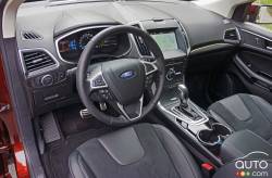Habitacle du conducteur du Ford Edge Sport 2016