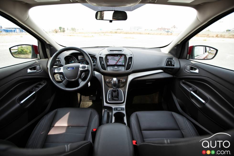 Tableau de bord et sièges avant