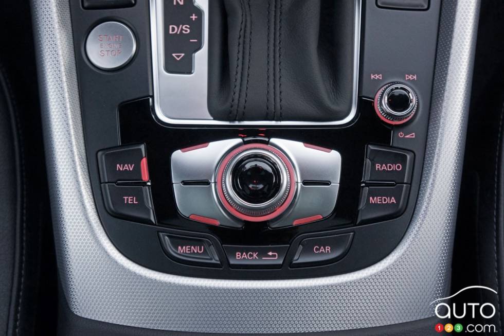 2017 Audi Q5 Quattro Tecknic infotainement controls