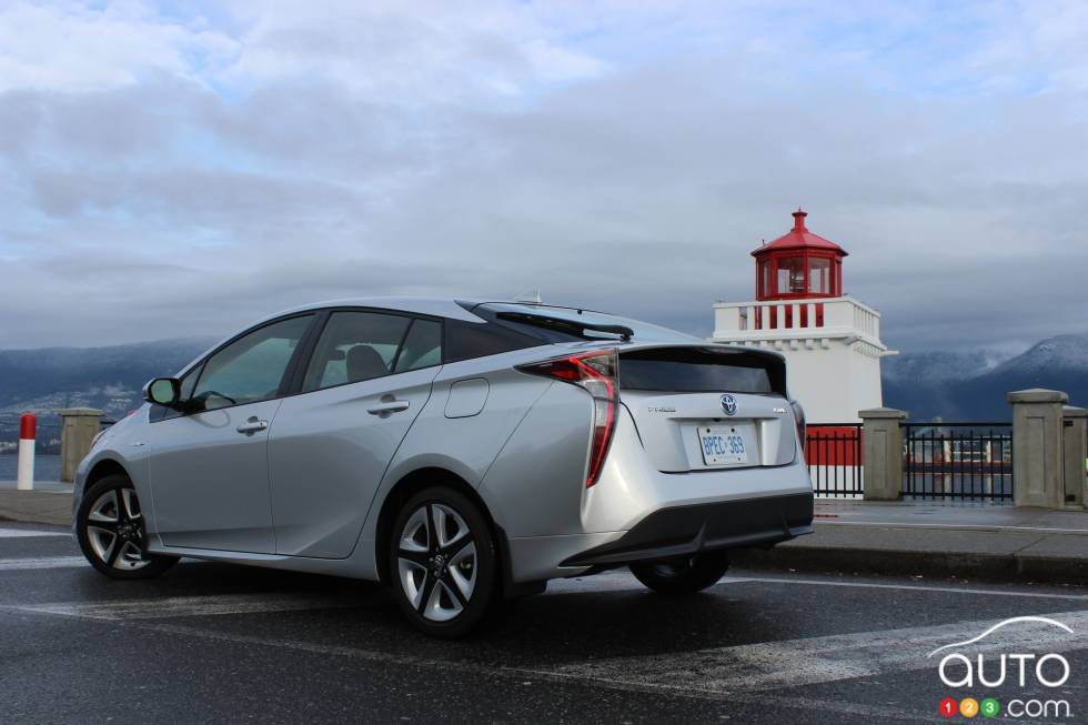 2016 Toyota Prius rear 3/4 view