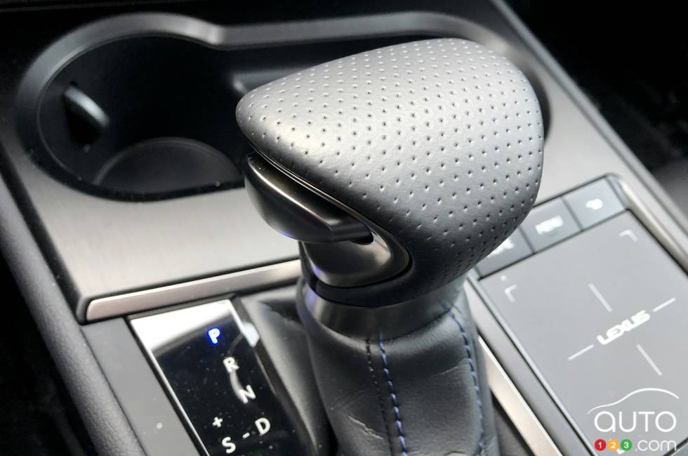 We drive the 2022 Lexus UX 250h