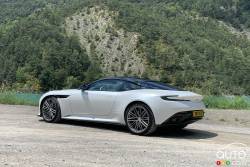 Nous conduisons l'Aston Martin DB12 2024