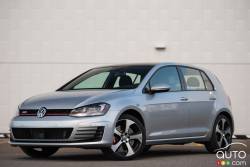 Vue 3/4 avant de la Volkswagen Golf GTI 2016