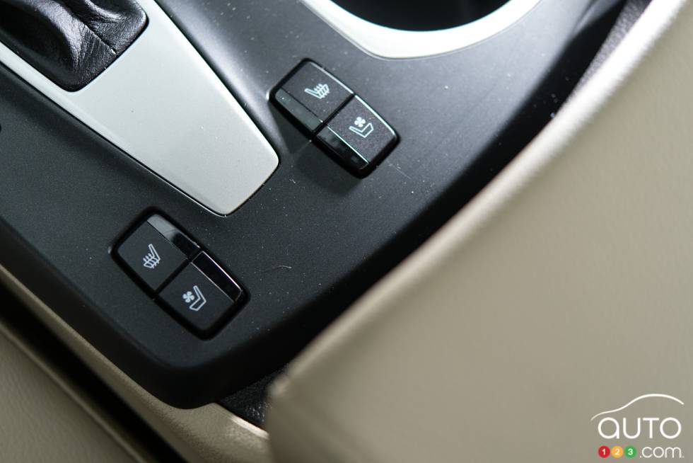 Bouton du réglage des sièges chauffant avant  de l'Acura RDX Elite 2016
