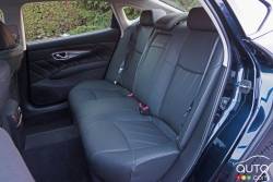 2016 Infiniti Q70L rear seats