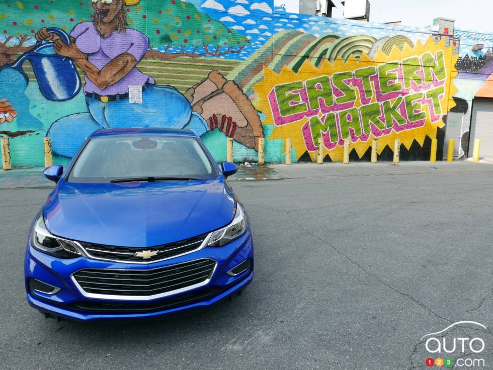 2017 Chevrolet Cruze Hatchback front view