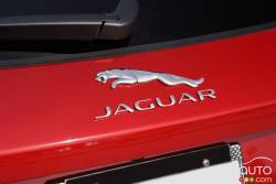 Écusson du manufacturier de la Jaguar F Pace R Sport 2017