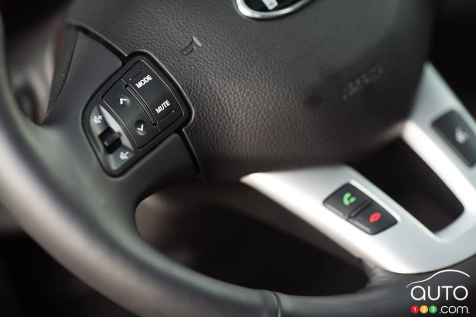 Commandes audio et Bluetooth montées sur le volant