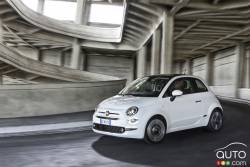 2016 Fiat 500 front 3/4 view
