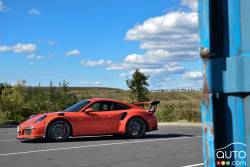 Vue de côté de la Porsche 911 GT3 RS 2016