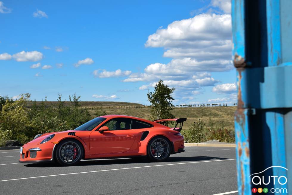 2016 Porsche 911 GT3 RS side view