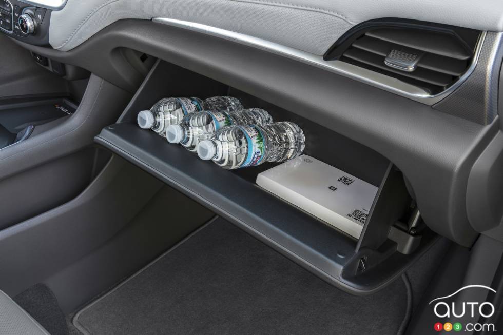 Le Chevrolet Traverse de 2018 offre une liste améliorée de commodités, de rangement et de confort - dont 23 espaces de rangement