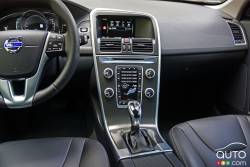 2016 Volvo XC60 T5 AWD center console