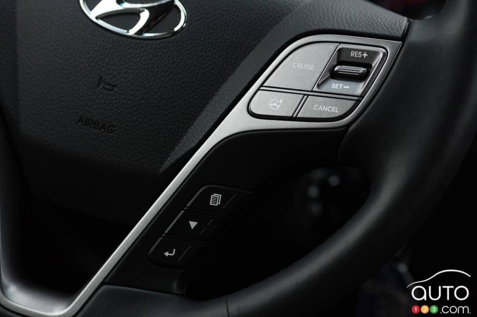 Volant avec commandes du régulateur de vitesse