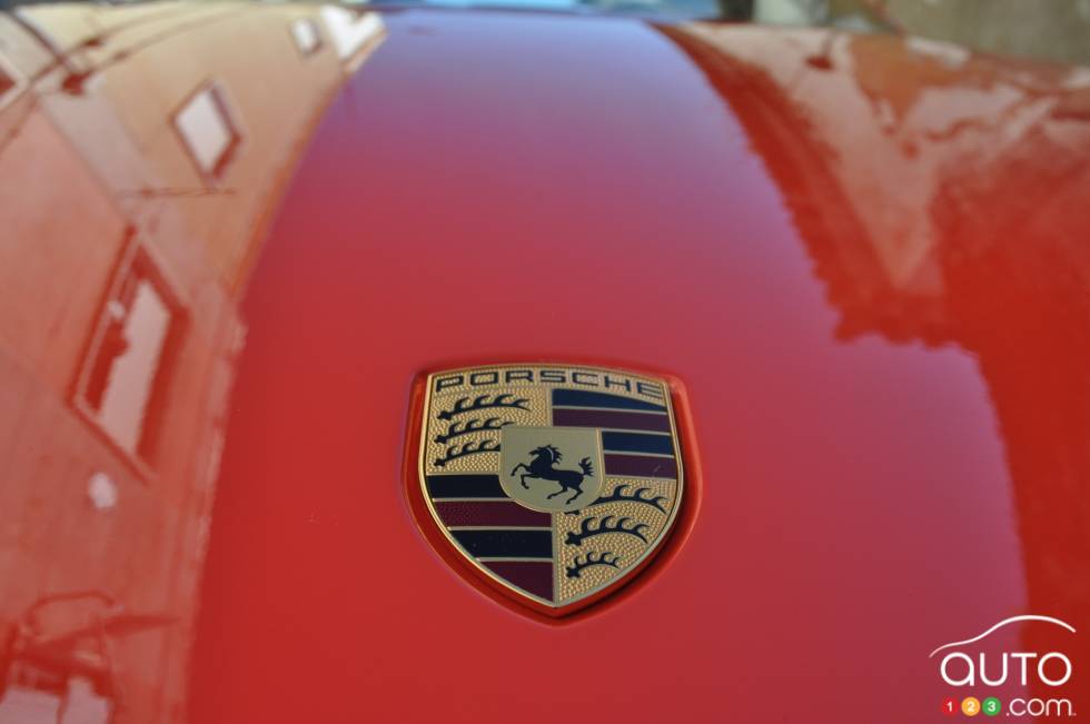 2017 Porsche 718 Boxster S crest