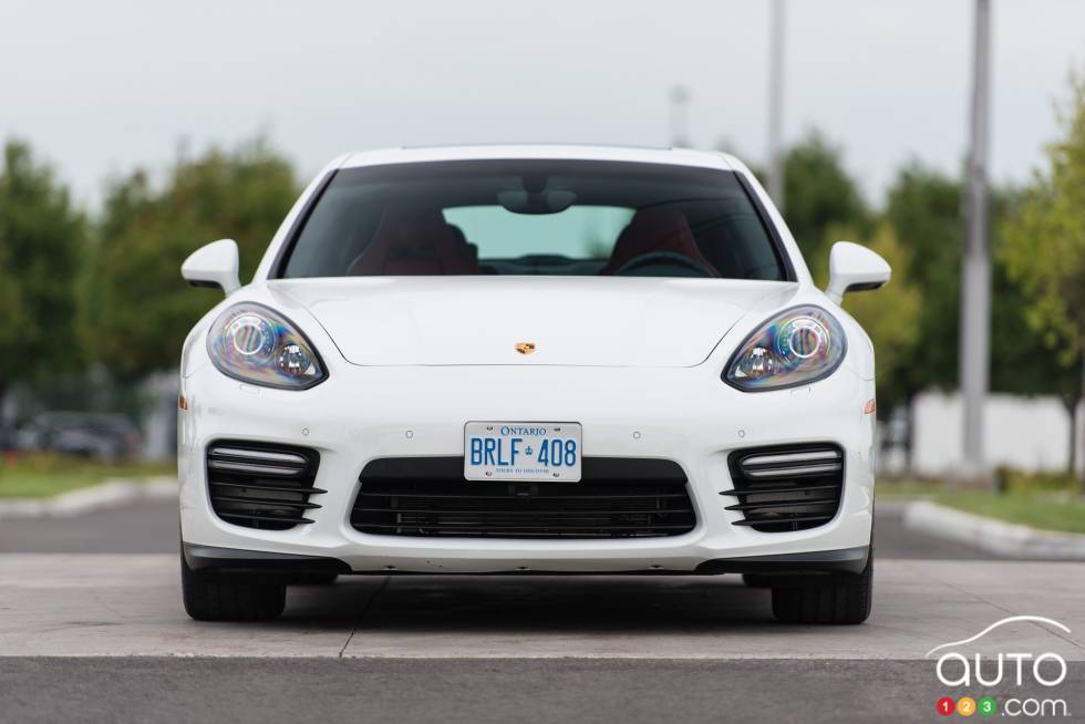 2015 Porsche Panamera GTS front view