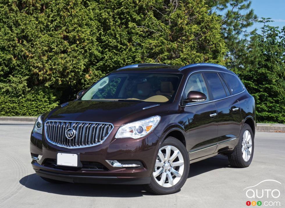 Vue 3/4 avant du Buick Enclave Premium AWD 2016