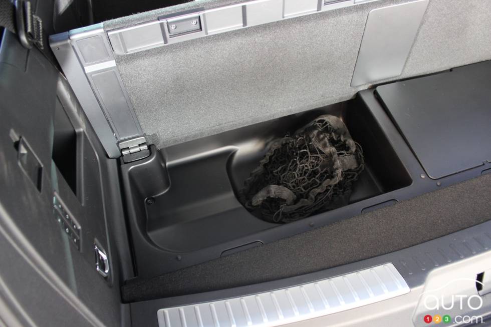 Rangement dans le coffre arrière