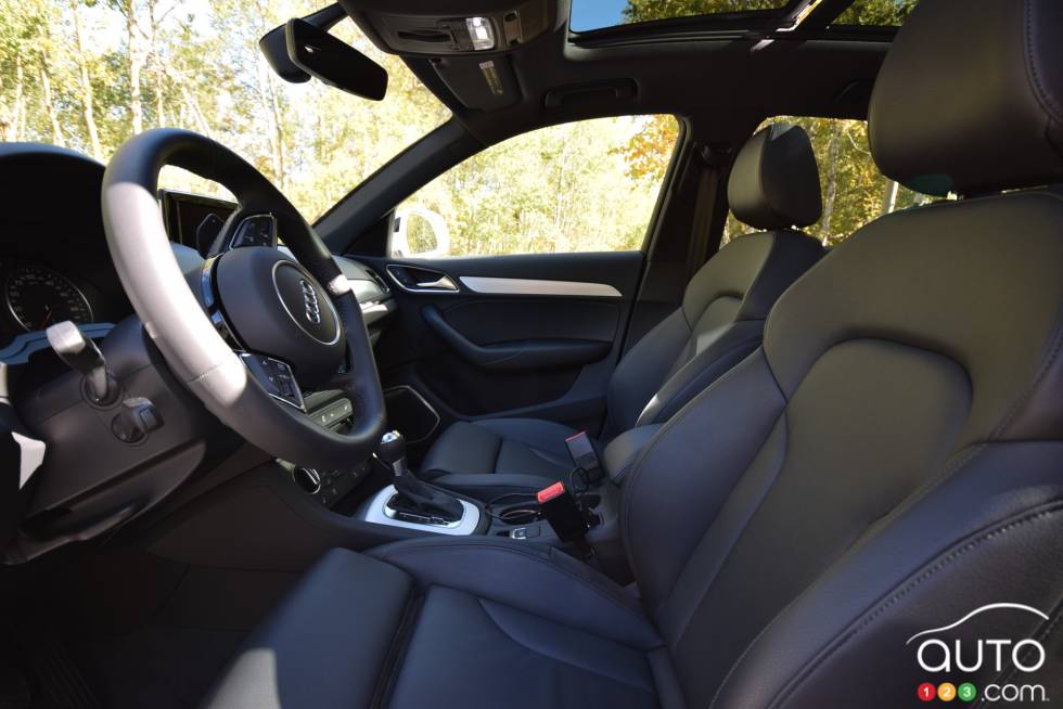 2016 Audi Q3 Quattro Technik front seats