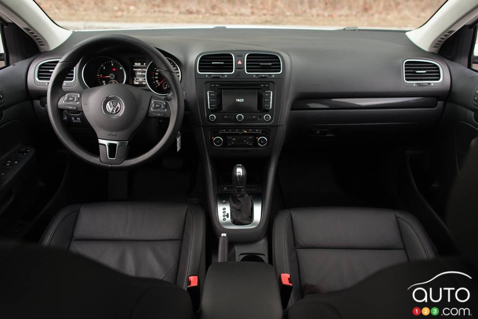 Tableau de bord et sièges avant