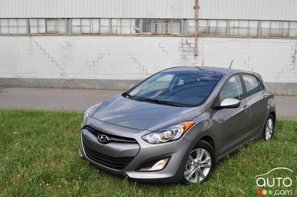 Vue 3/4 avant avec les roues braquées