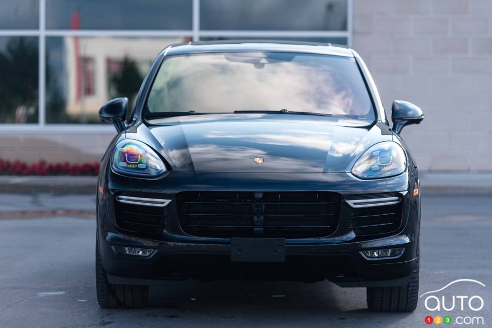 2016 Porsche Cayenne Turbo S front view