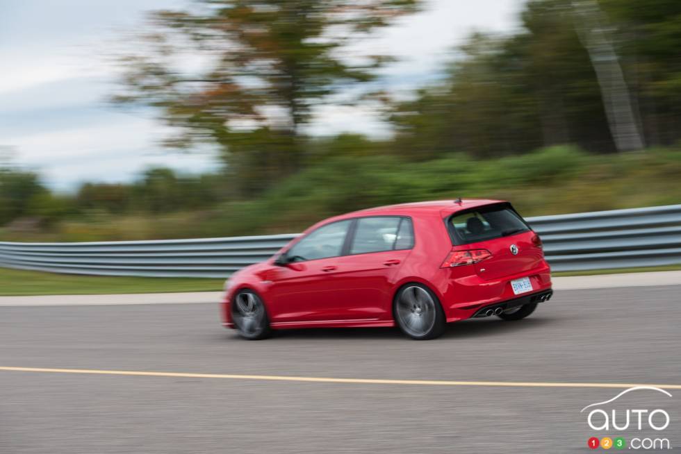 Conduite de la Volkswagen Golf R 2016