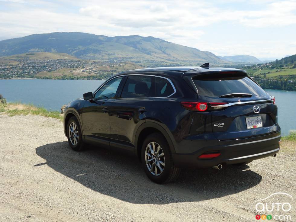 2016 Mazda CX-9 rear 3/4 view