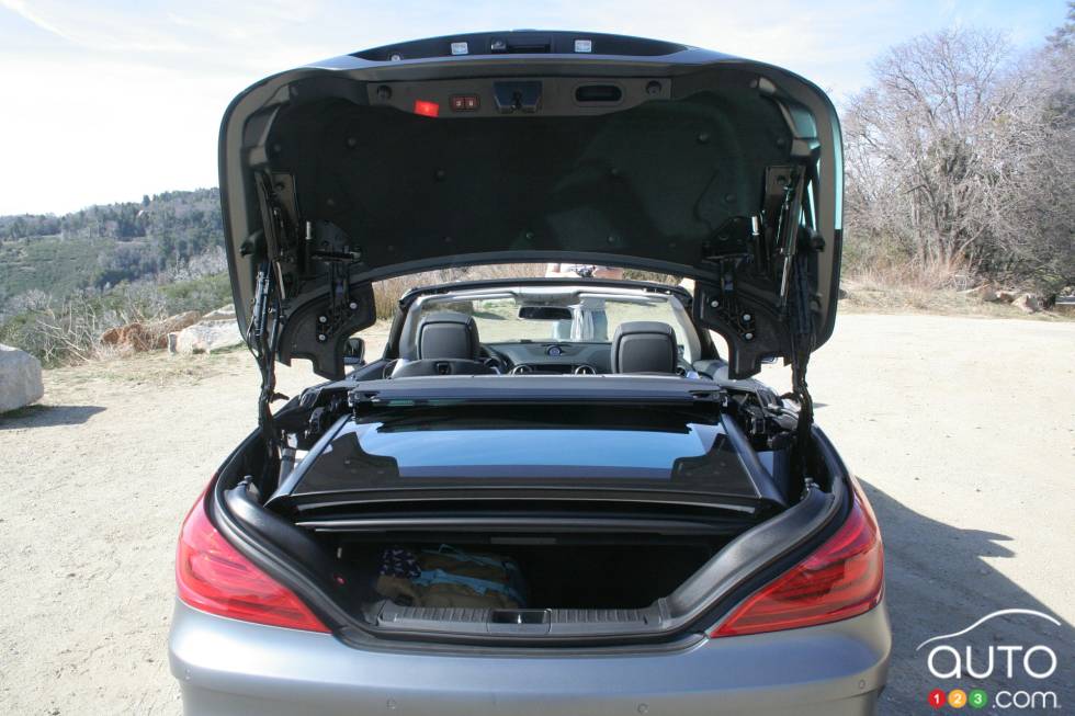 2017 Mercedes-benz SL class trunk details