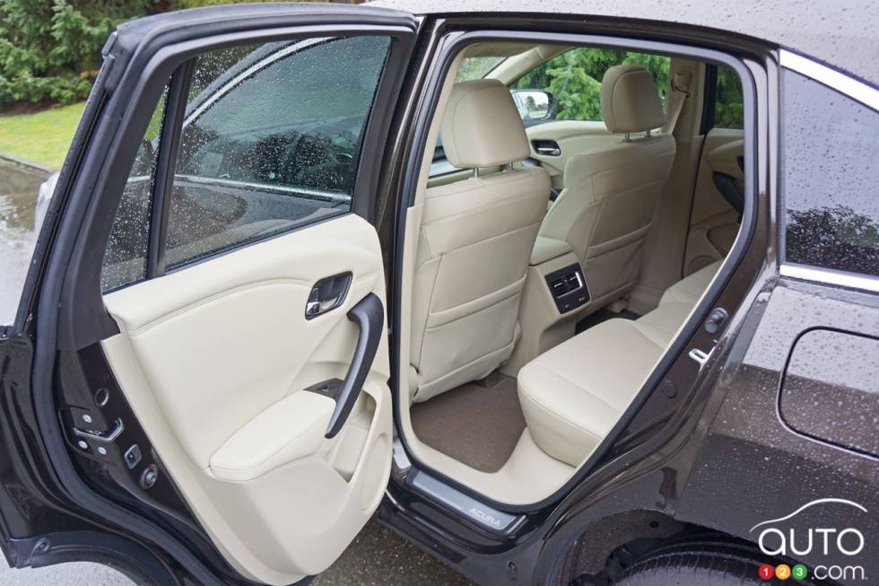    Vue intérieur de l'arrière                           