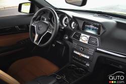 Habitacle du conducteur de la Mercedes-Benz E400 Cabriolet 2016