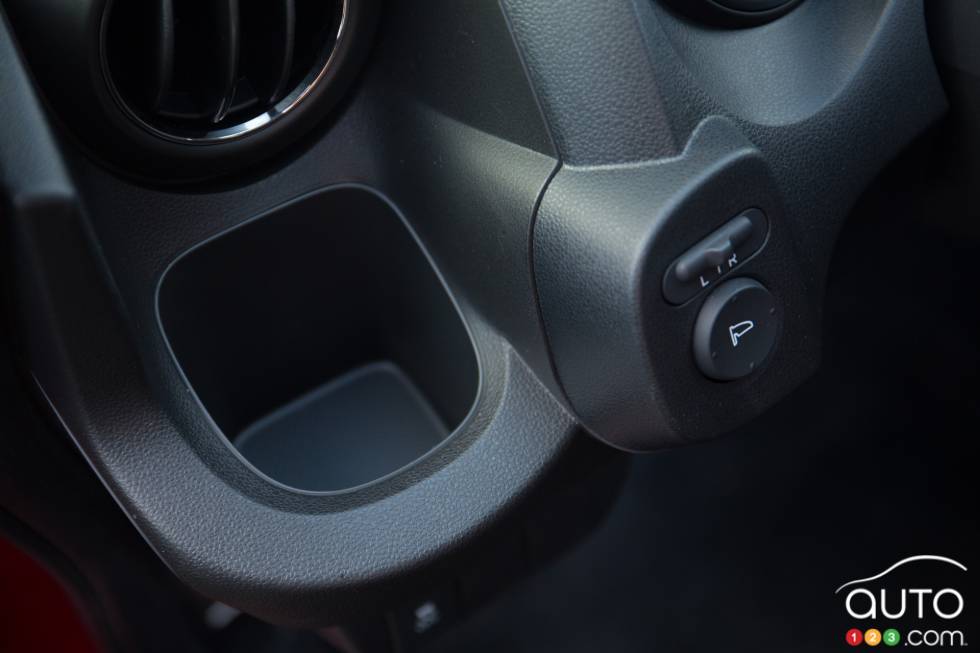 Rangement sur le tableau de bord