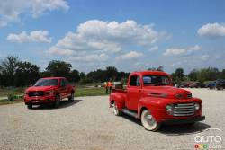 Deux générations de camions Ford