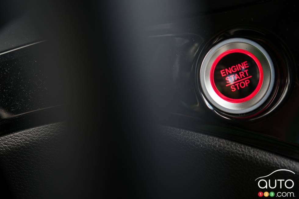 Bouton de démarrage et arrêt du moteur du Honda Pilot Touring 2016