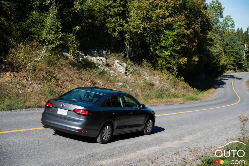 2016 Volkswagen Jetta 1.4 TSI driving