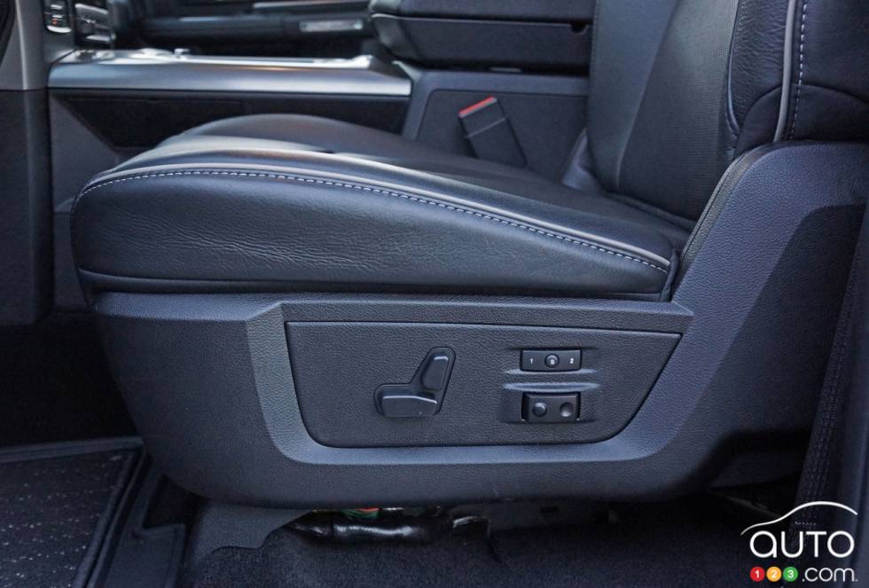 Détail siège du Ram 1500 EcoDiesel Crew Cab Laramie Limited 4X4 2017