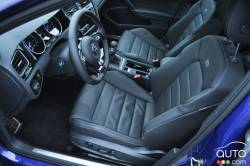 2016 Volkswagen Golf R front seats