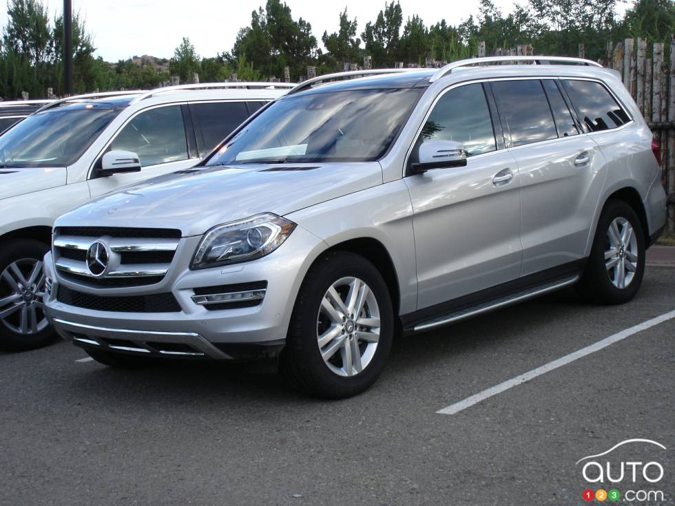Left front 3/4 view, silver model