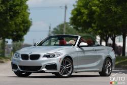 2015 BMW 228i xDrive Cabriolet front 3/4 view