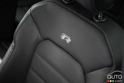 2016 Volkswagen Golf R front seats