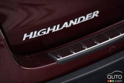 Écusson du modèle du Toyota Highlander Hybride 2016