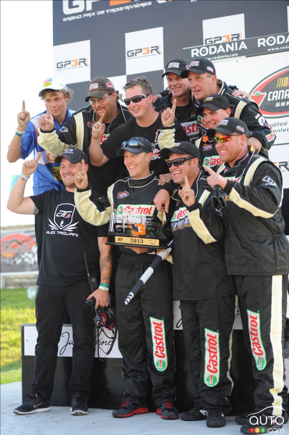 D.J. Kennington, Castrol Edge/Mahindra Tractors Dodge in victory lane