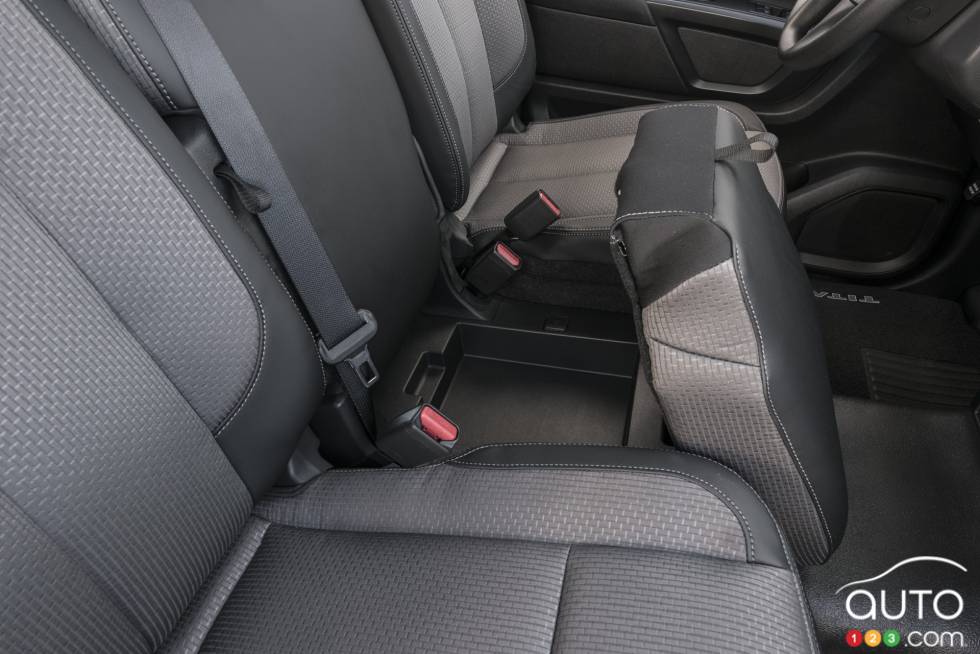 2017 Nissan TITAN XD Single Cab seat detail