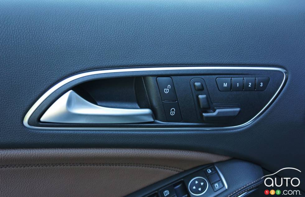 Détail intérieur2016 Mercedes-Benz GLA 45 AMG 4Matic  du Mercedes-Benz GLA 45 AMG 4Matic 2016