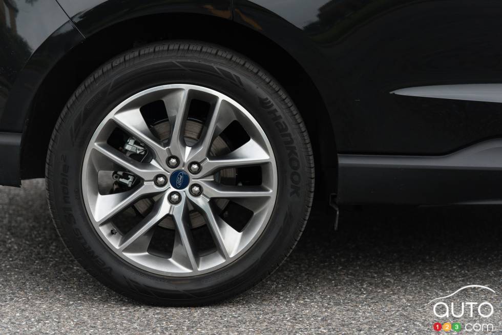 2015 Ford Edge Titanium wheel