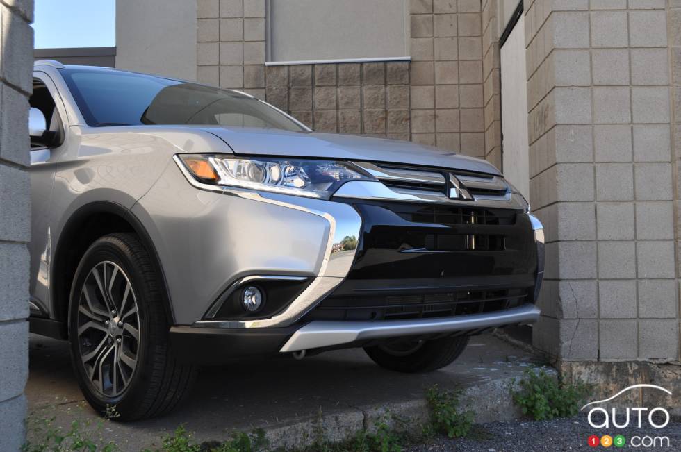 Phare avant du Mitsubishi Outlander ES AWD 2016